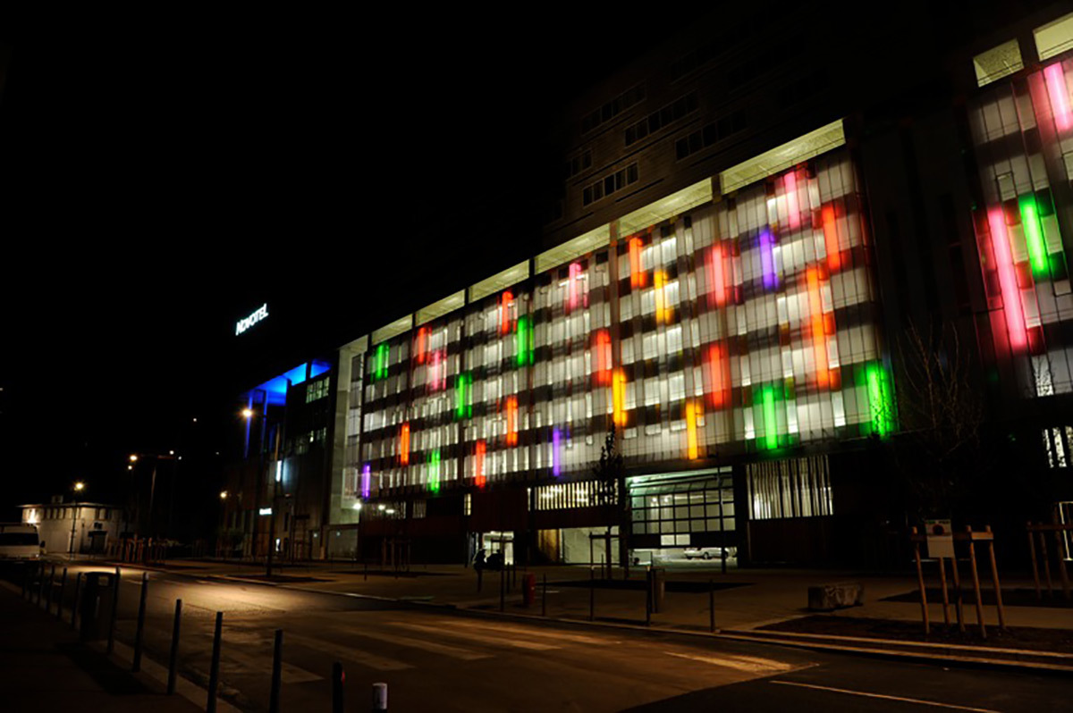 Pôle Confluence, Lyon, France - Architecte : Jean Paul Viguier Conception lumière : Alexis Coussement, ACL, Charles Vicarini - Photo : Alexis Coussement