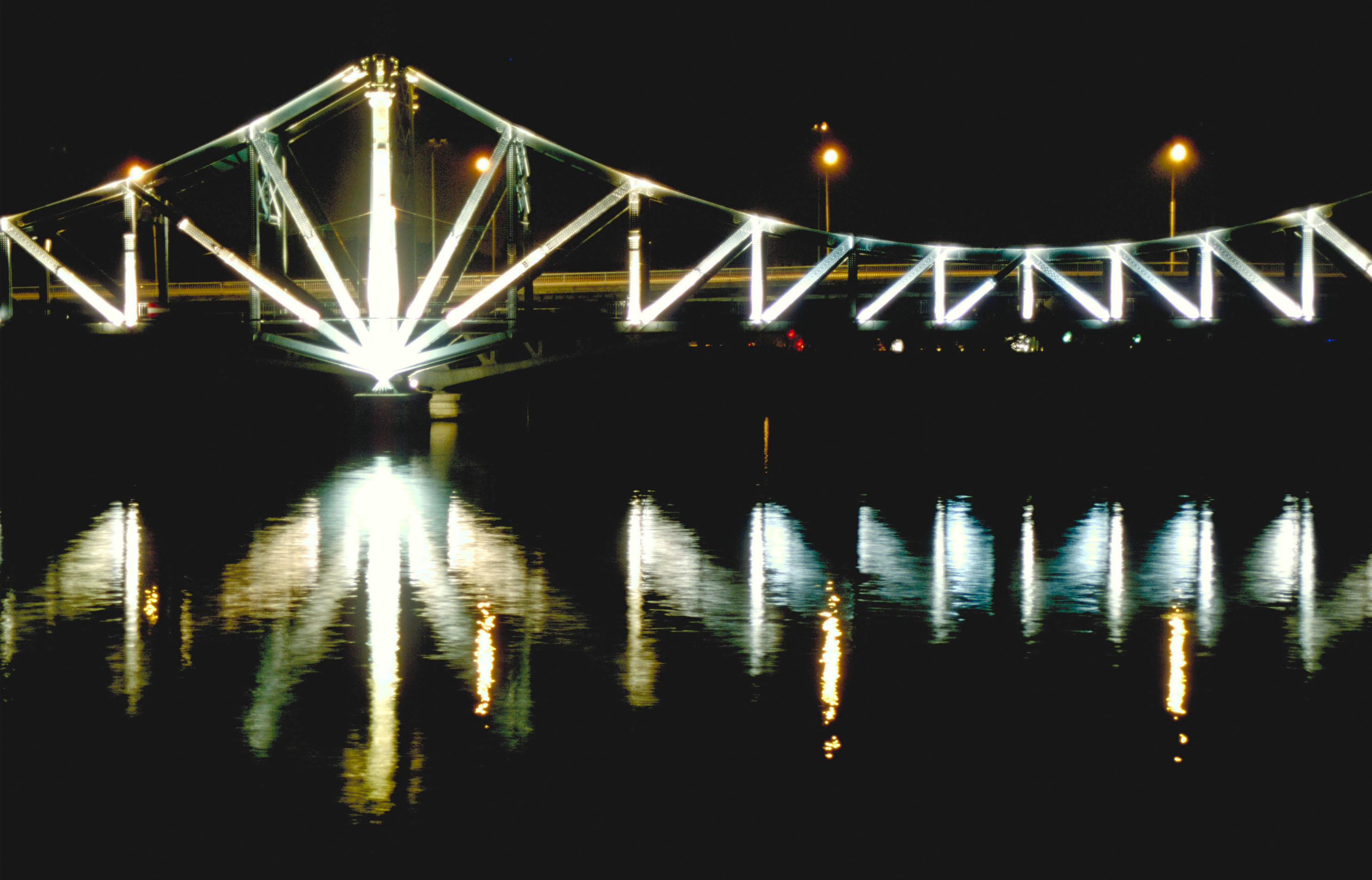 Pont de la Mulatière - Conception lumière : Alain Gulihot - Photo : Vincent Laganier
