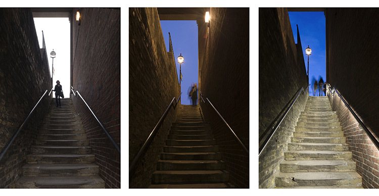 Sensibilisation pour la conception lumière ! Avant et après… Photo : James Newton - Essex Street Steps - DW Windsor