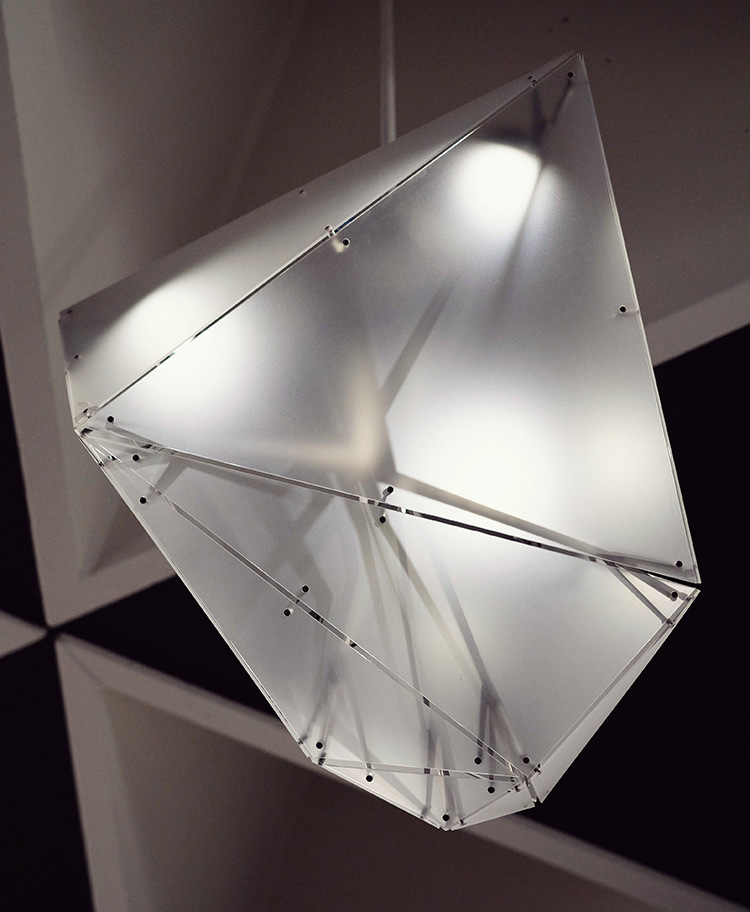 Lustre polyèdre - Théâtre Novarina, Thonon-les-Bains, France © C3 Cube, Gaspard Lautrey