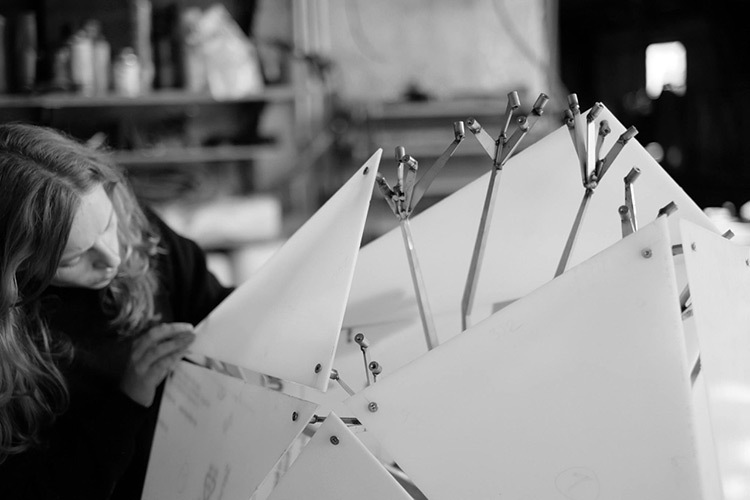 En cours d'assemblage - Lustre polyèdre - Théâtre Novarina, Thonon-les-Bains, France © C3 Cube, Gaspard Lautrey