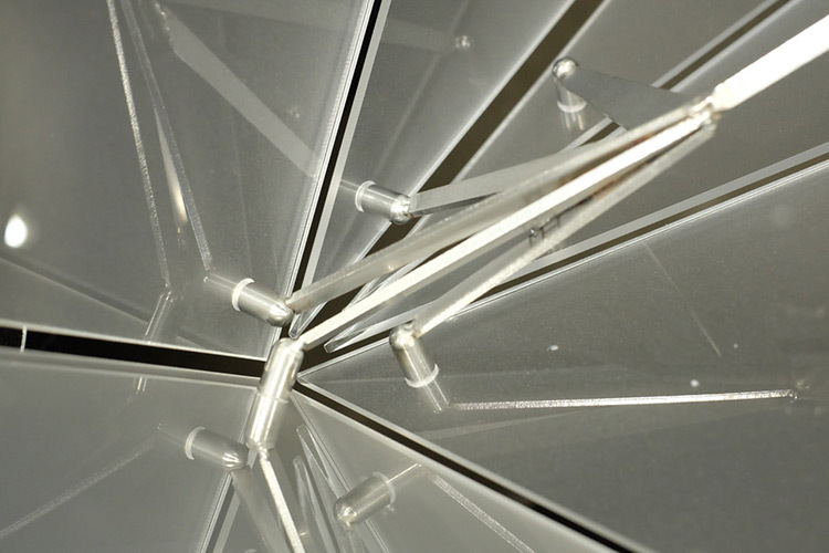Lustre polyèdre, détail intérieur - Théâtre Novarina, Thonon-les-Bains, France © C3 Cube, Gaspard Lautrey