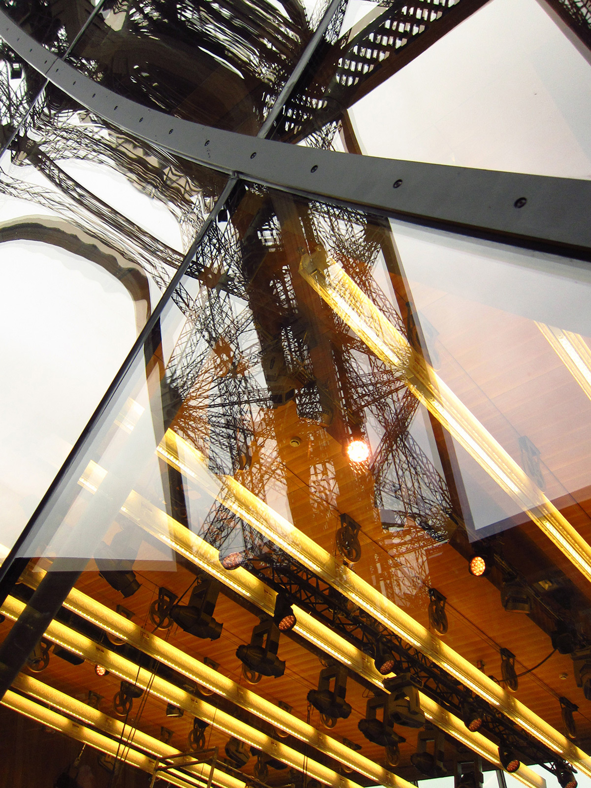 Réaménagement du 1er étage de la Tour Eiffel, Paris, France - Architecte Moatti Rivière - Concepteur lumière et photo 8’18’’