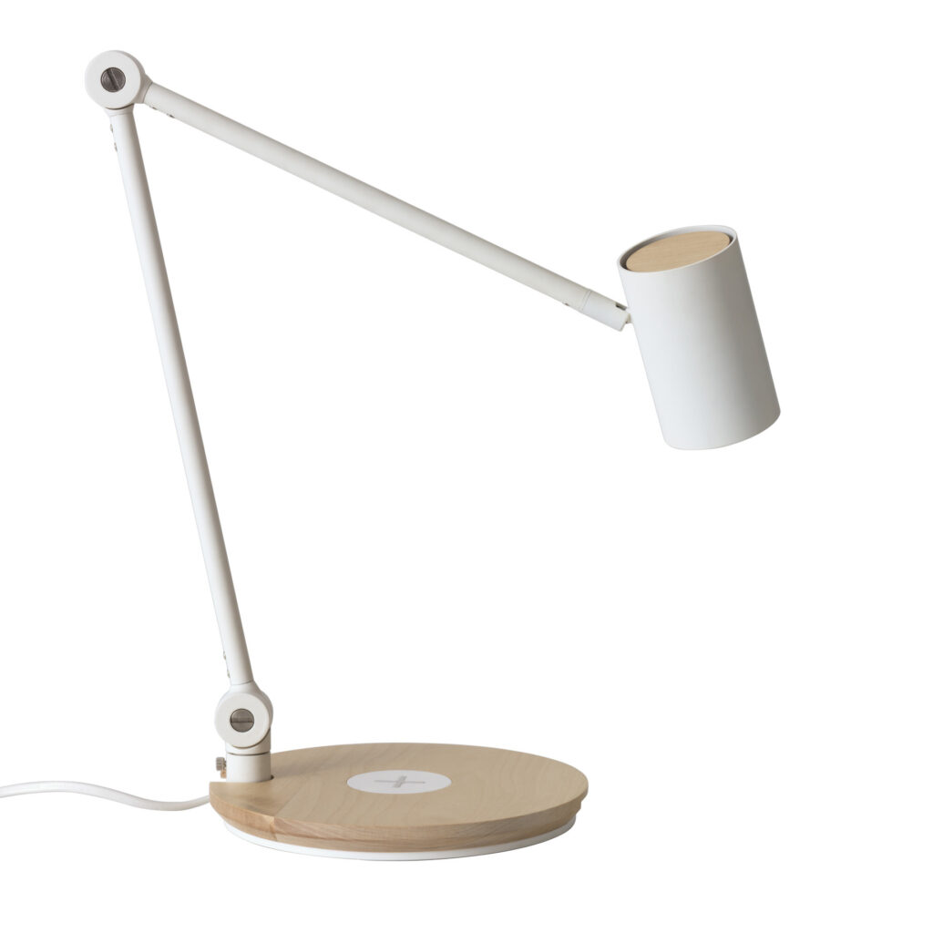 RIGGAD, lampe bureau avec station charge sans fil, plastique ABS © IKEA
