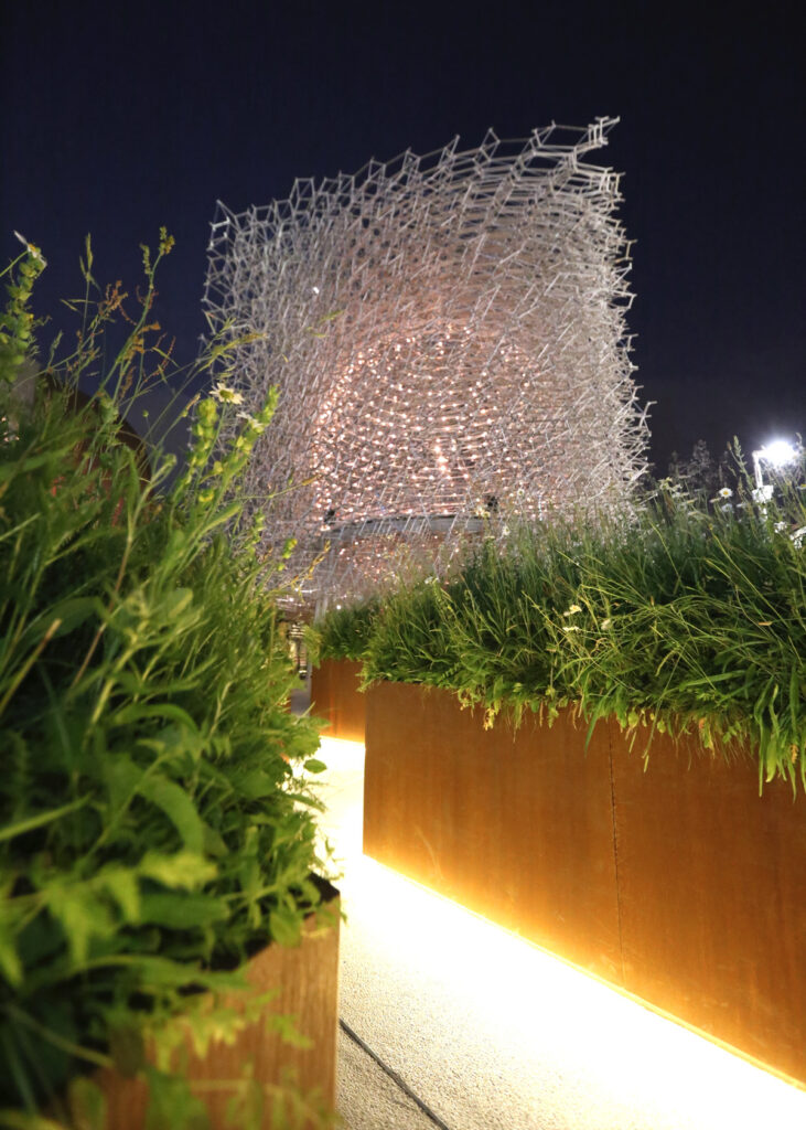 Expo 2015, UK Pavilion, Milan, Italy - The Meadow Expo 2015, UK Pavillon, Milan, Italy - Architects BDP - Artist Wolfgang Buttress - Photo Jean-Yves Soetinck