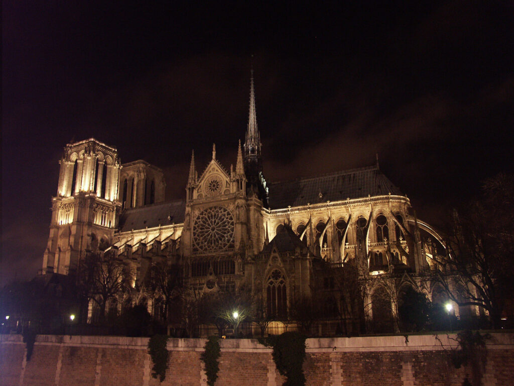 Mise en lumière de Notre Dame de Paris, France - Conception lumière Roger Narboni, Concepto et Louis Clair, Light Cibles - Copyright Concepto 
