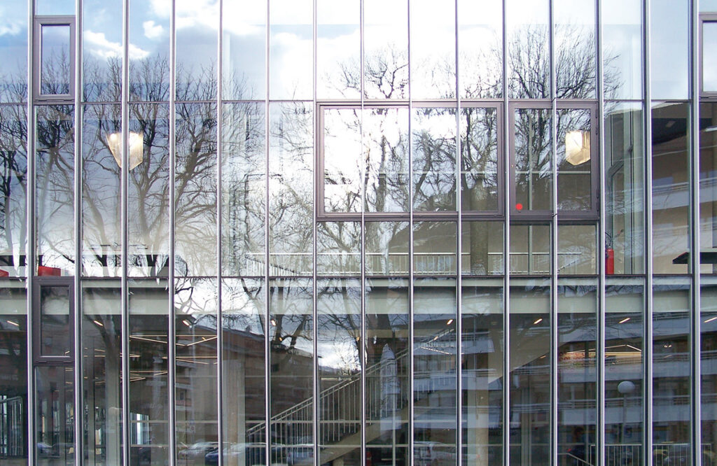 Transparence en façade - Théâtre Novarina, Thonon-les-Bains, France © WIMM architectes
