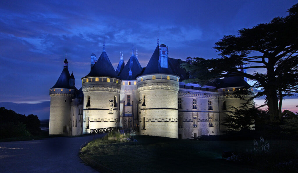 Vue du parc - Château de Chaumont-sur-Loire, France - Conception lumière et photo Neolight