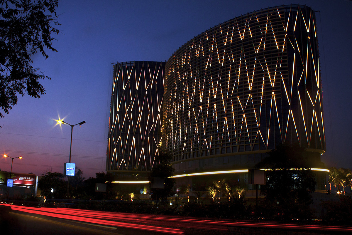 Mondeal square, Ahmedabad, Inde - Scène à 20h - Architectes Blocher Blocher Partners - Conception lumiere et photo Atelier dada