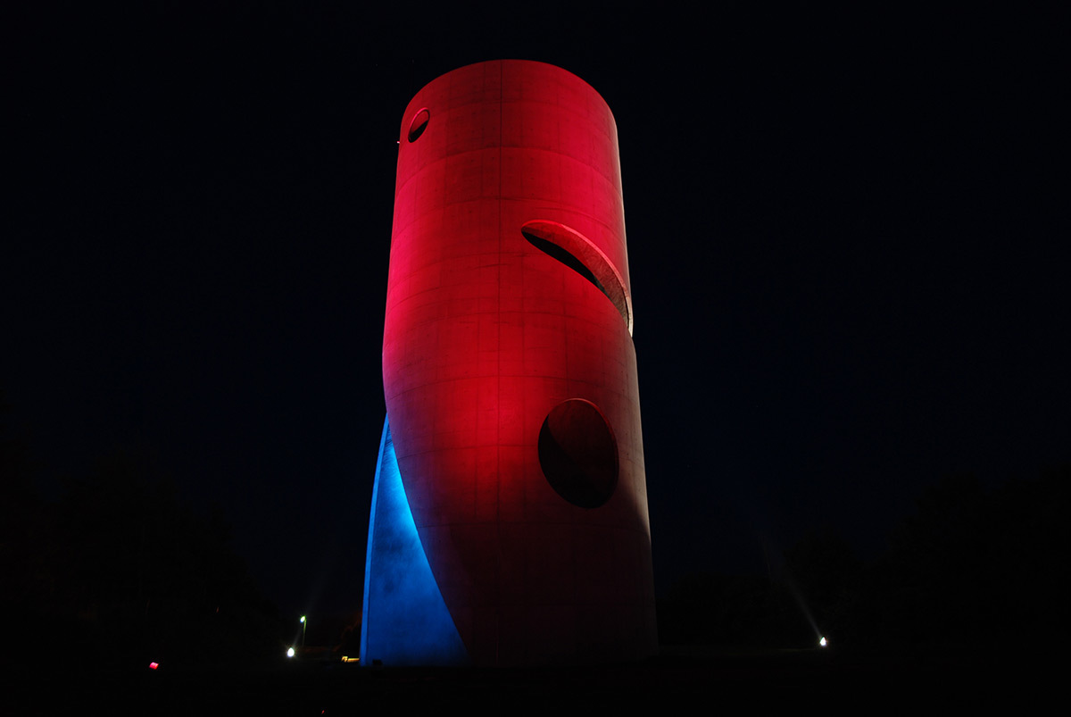 Mardi - Château d'eau de Cherbourg-Octeville - Architecte et scénographie Atelier-Lab - Conception lumière et photo I.C.O.N.