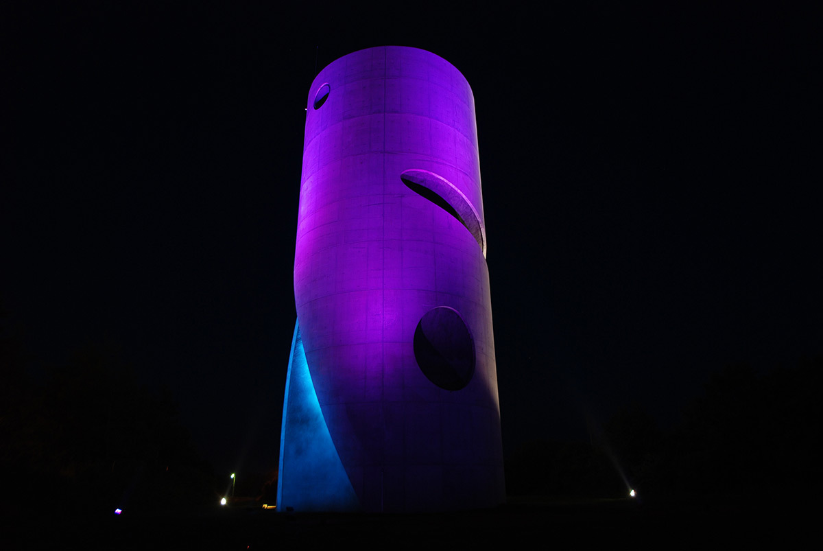 Mercredi - Château d'eau de Cherbourg-Octeville - Architecte et scénographie Atelier-Lab - Conception lumière et photo I.C.O.N.