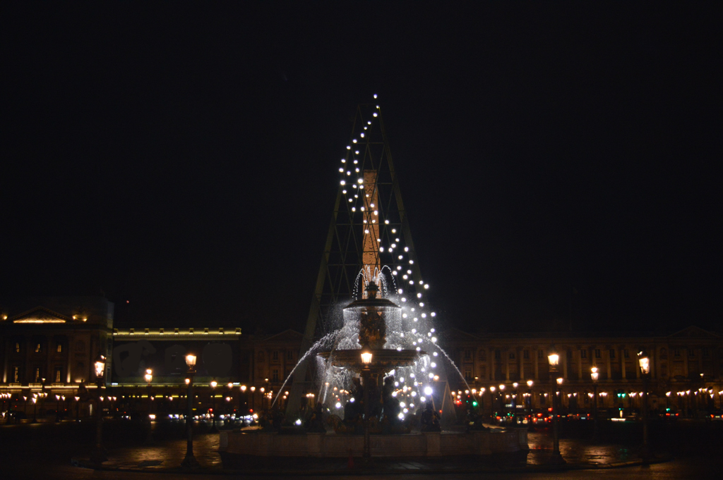 Phares de Milène Guermont, vue de nuit - Obélisque, Place de la Concorde, Paris, France