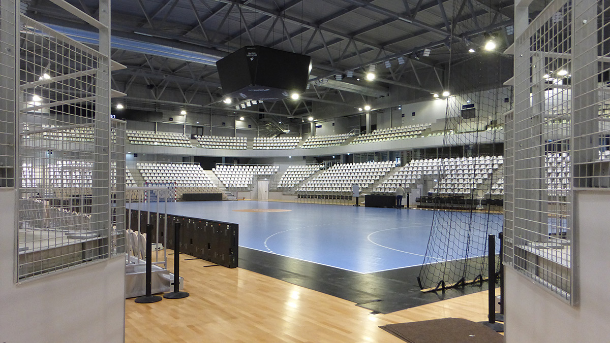 Configuration handball avec tapis - Salle sportive métropolitaine de Nantes Métropole, Rezé, France - Architectes Chaix & Morel et Associés - Photo Vincent Laganier