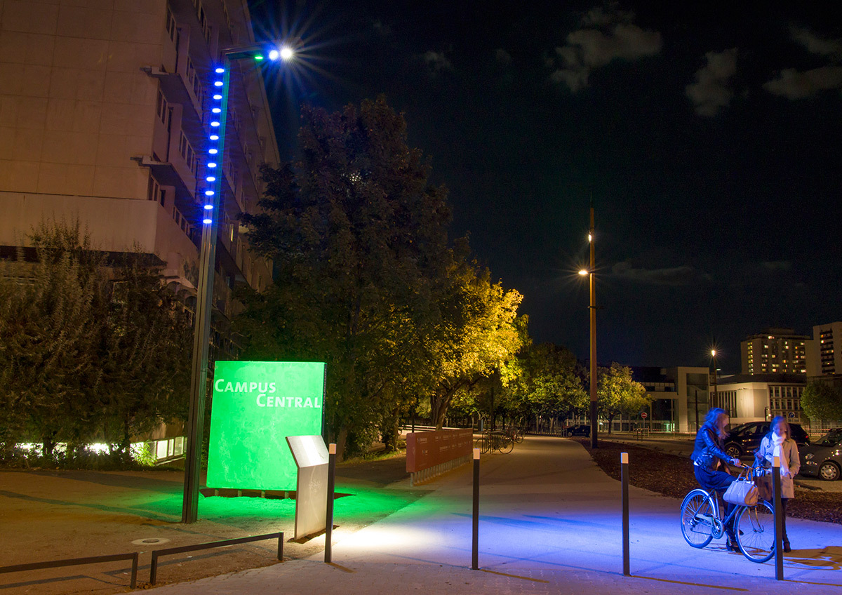 Signalétique entrée, colorée, un sas chromatique - Parc de université de Strasbourg © Charles Vicarini