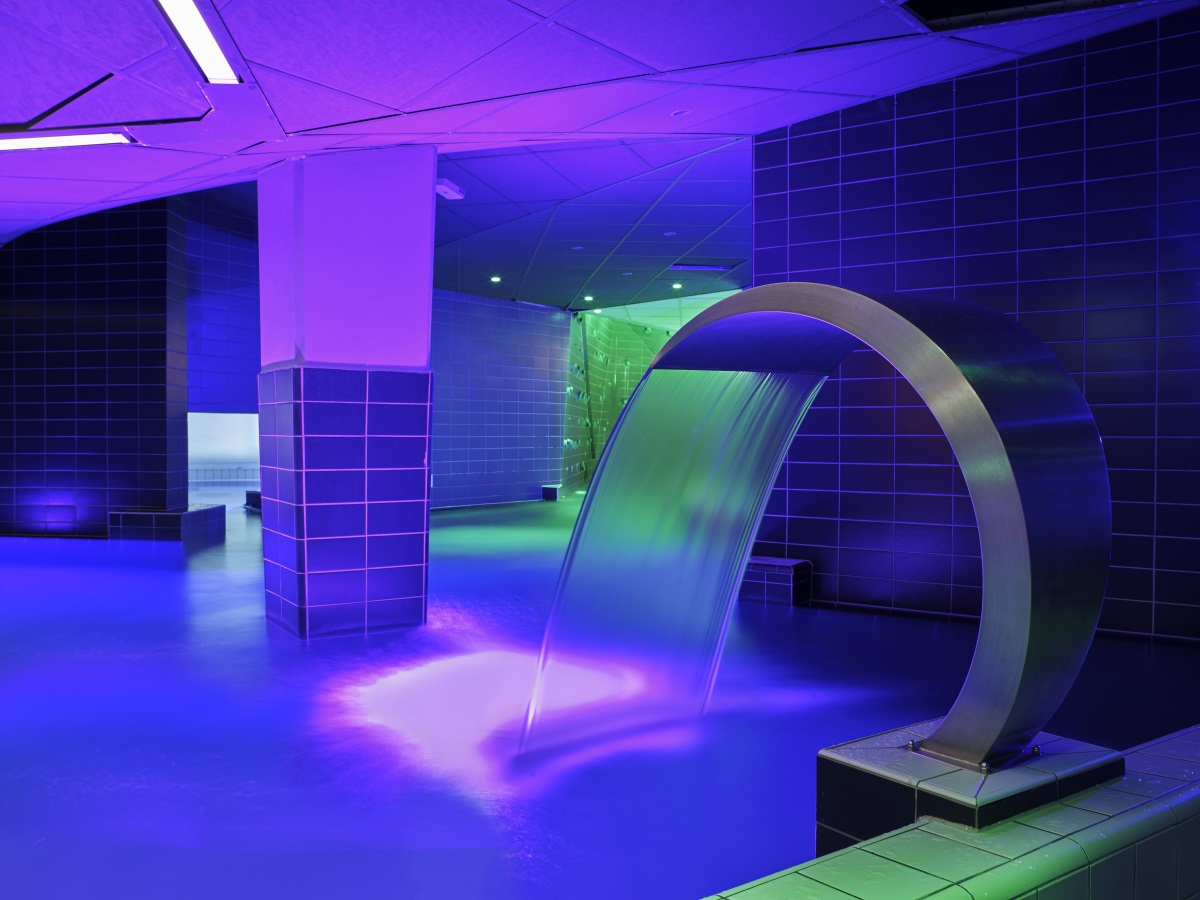 Parc aquatique Kokpunkten, Västerås, Suède - Conception lumière et photo : ÅF Lighting