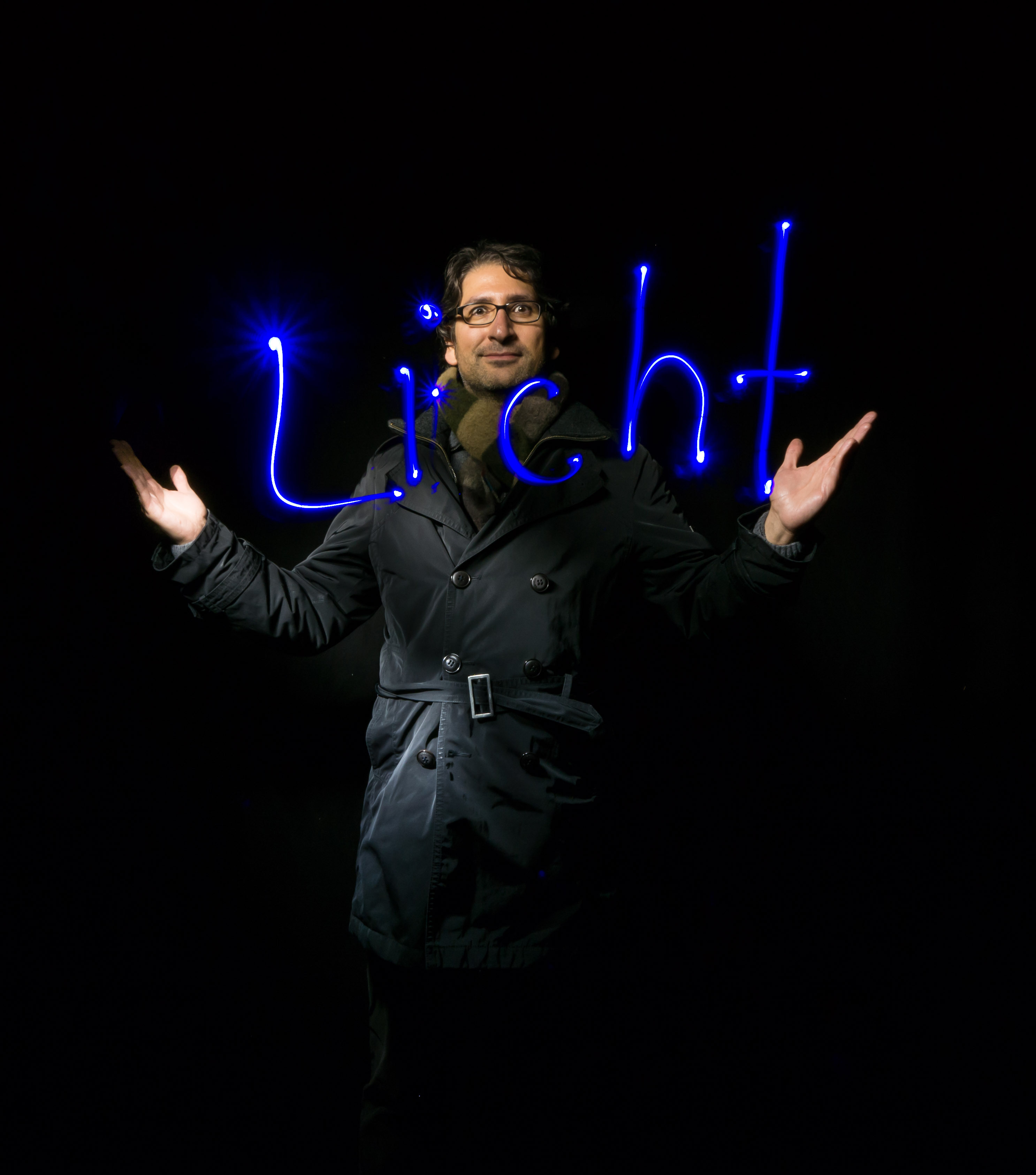 Bei der Abschlussfeier der Lichtwoche 2015 in München hat der Light Painting Künster Ulrich Tausend in einer interaktiven Performance mit den Besuchern mit Licht gemalt.
