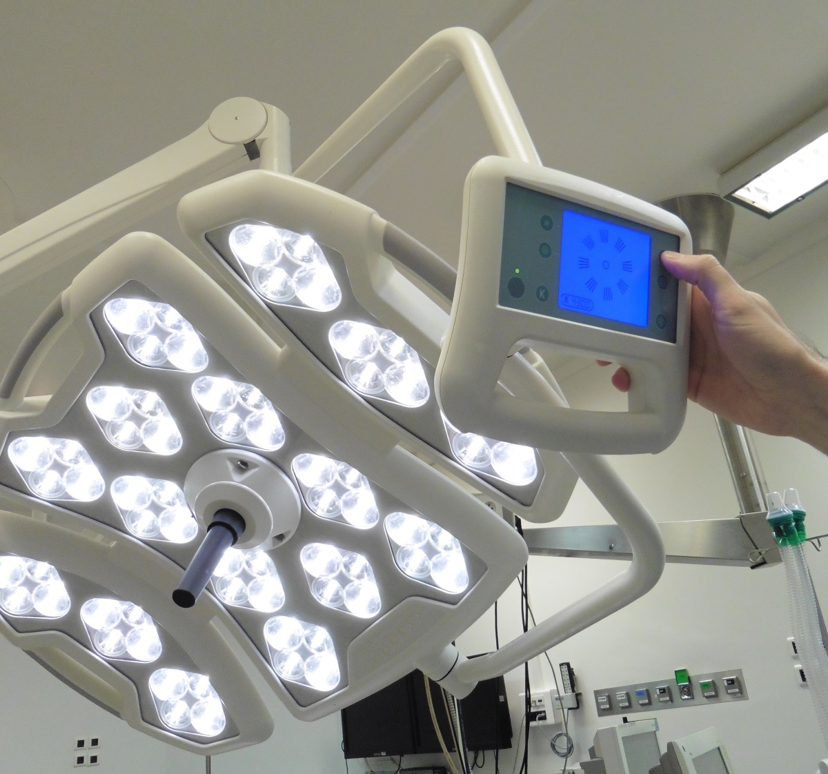 Bloc opératoire de neurochirurgie - Pupitre de réglage du scialytique © Sophie Caclin
