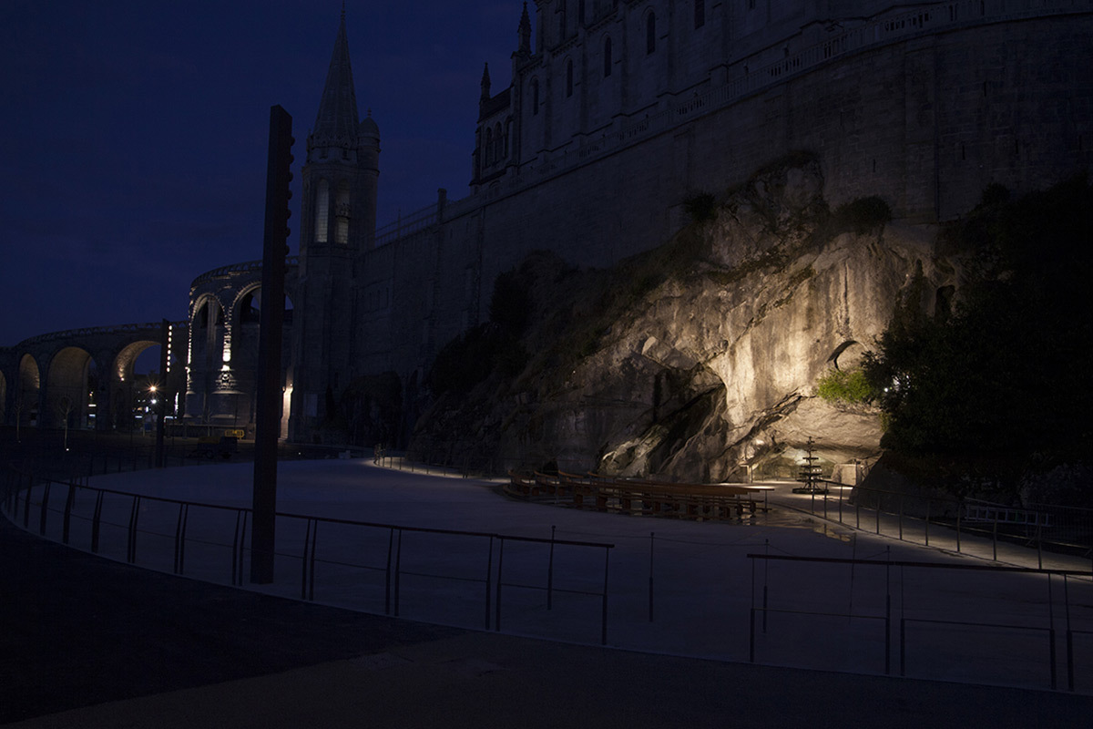 Grotte de Lourdes - Conception lumière : LUMINOcité © N. Willmouth 