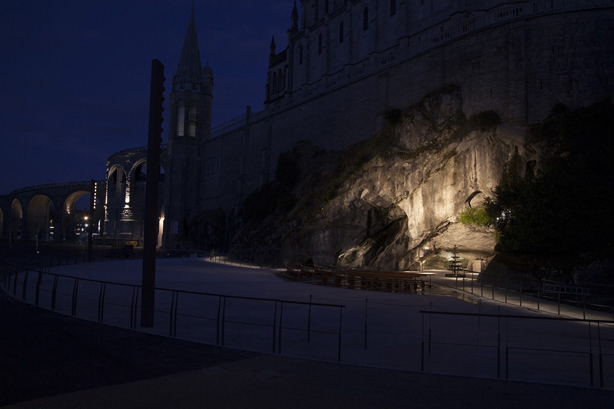 Grotte de Lourdes - Conception lumière : LUMINOcité © N. Willmouth