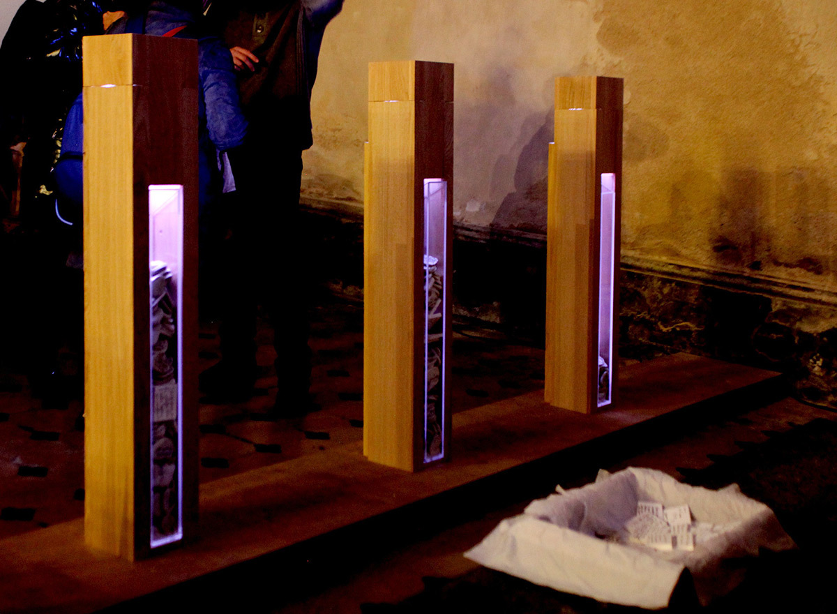 Light My Prayer, église Saint-Bonaventure, Lyon, France - 8 décembre 2015 - Les totems © Hack My Church