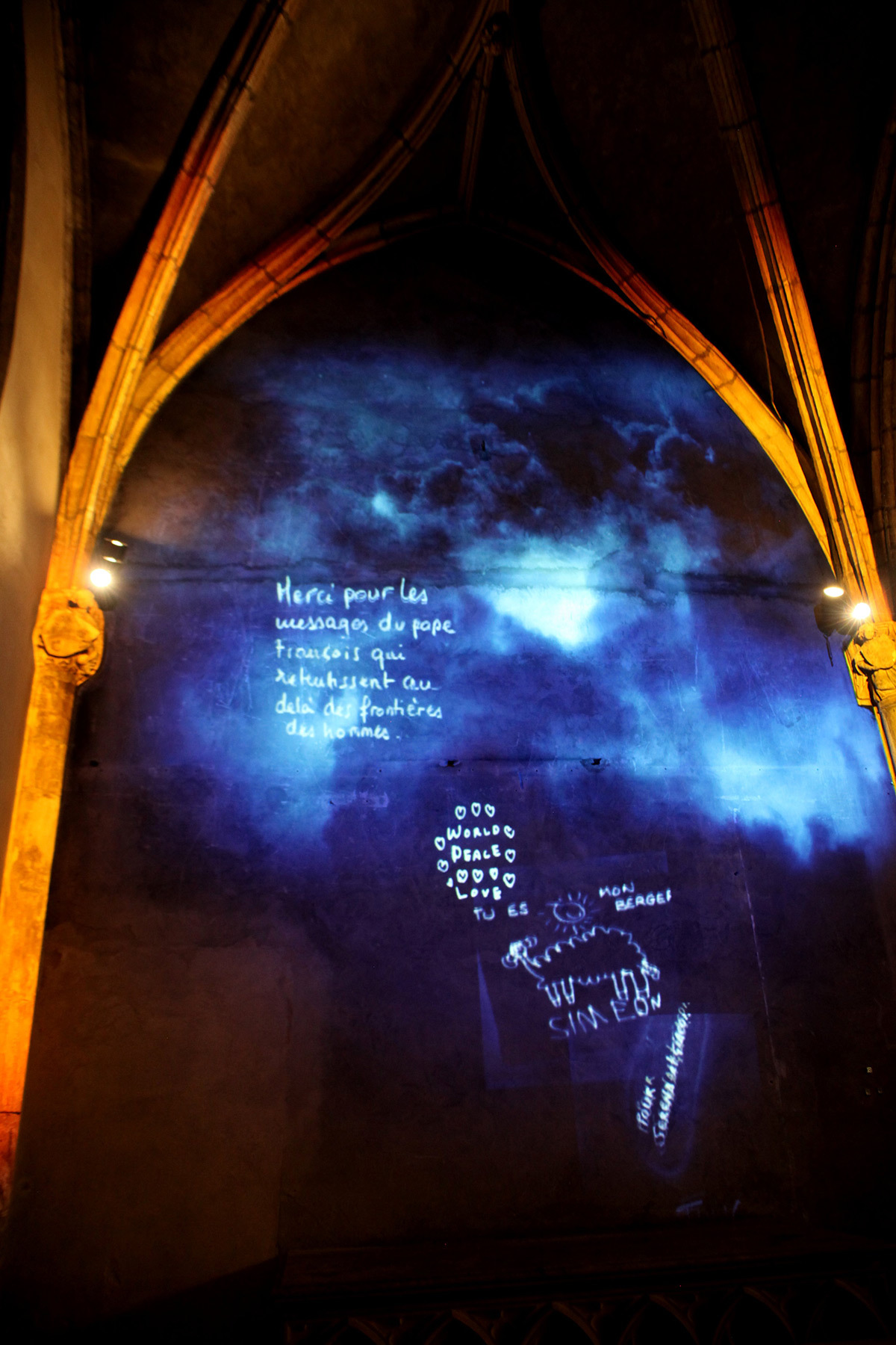Light My Prayer, église Saint-Bonaventure, Lyon, France - 8 décembre 2015 - Mur de prière © Hack My Church