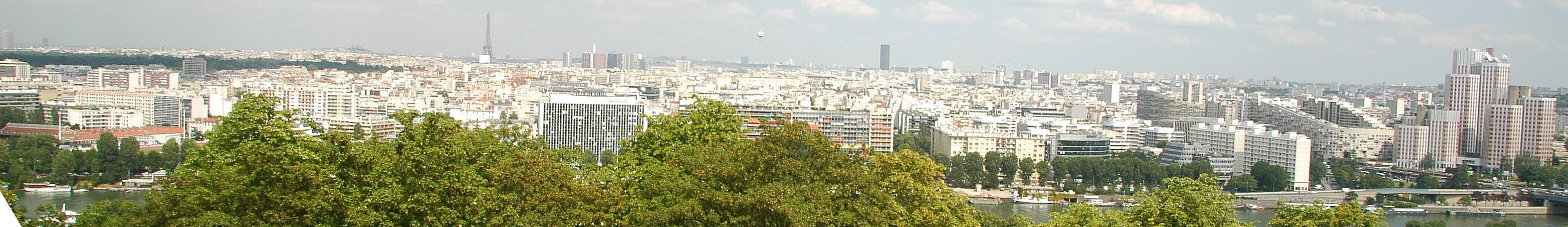 Vue de l'agglomération parisienne depuis la Lanterne (balcon) du Parc de Saint-Cloud, en surplomb de la Seine - Photo : Wikipédia