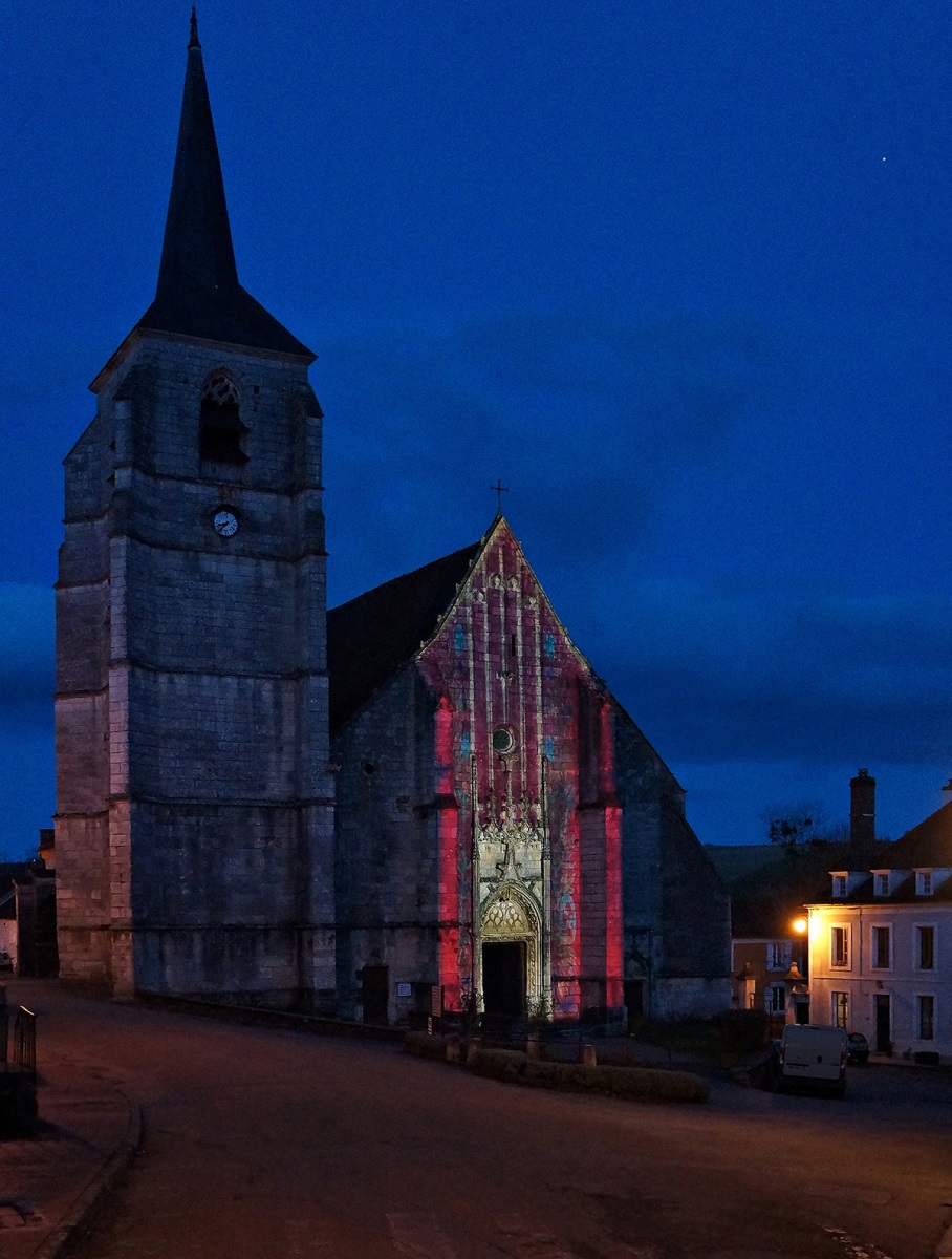 Cathédrale de la Puisaye, Treigny (89) - Église vue de nuit - Conception lumière et et image : Thomas-Klug