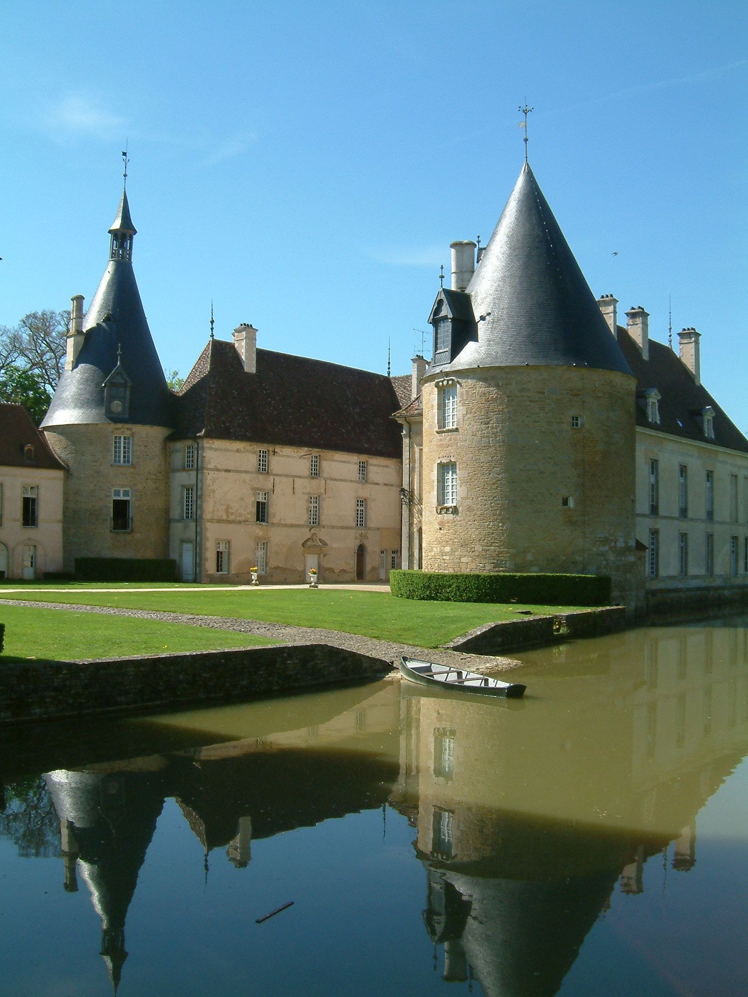 Château de Commarin, Bourgogne - Photo : Christophe Finot - Wikipédia