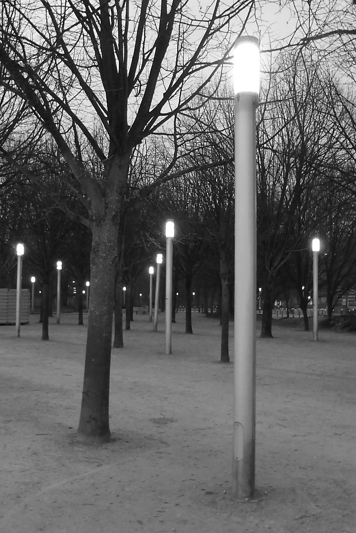 Parc de La Villette, Paris, France - Architecte : Bernard Tschumi - Concepteur lumière : Louis Clair, Light Cibles - Photo : Vincent Laganier