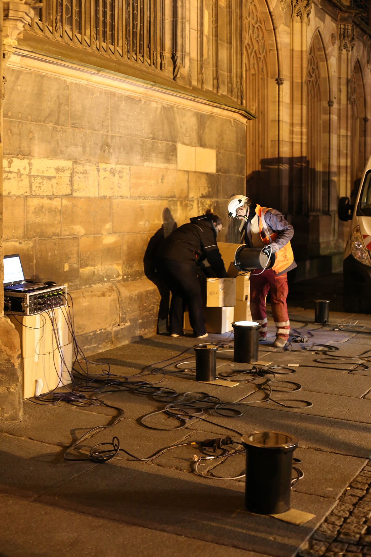 Equipe Citeos - Cathédrale de Strasbourg, France - test et essai d'éclairage avec L'Acte Lumière - 10 février 2016 - Photo : Vincent Laganier