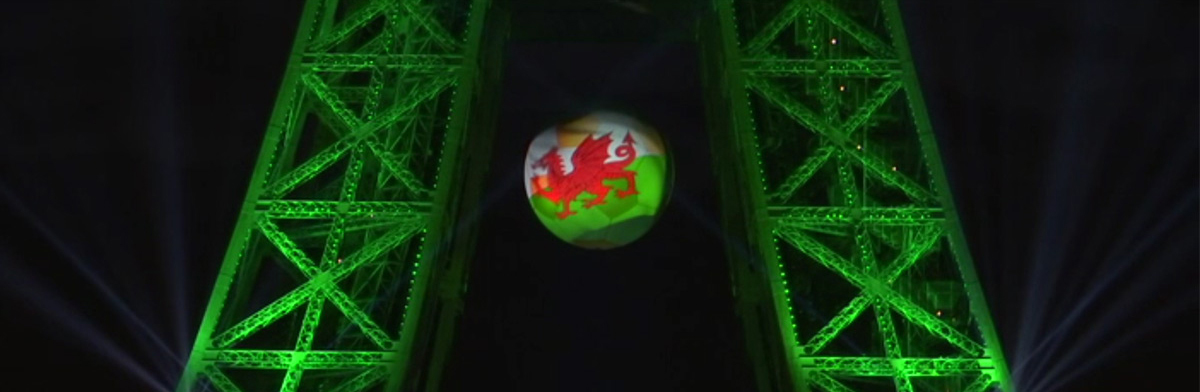 Tour Eiffel, sphère de 12 mètres en image projetée, Euro 2016, Allez les bleus, Tour Eiffel, Paris, illumination événementielle #WAL Wales © Orange, Ville de Paris, Skertzo, Magnum