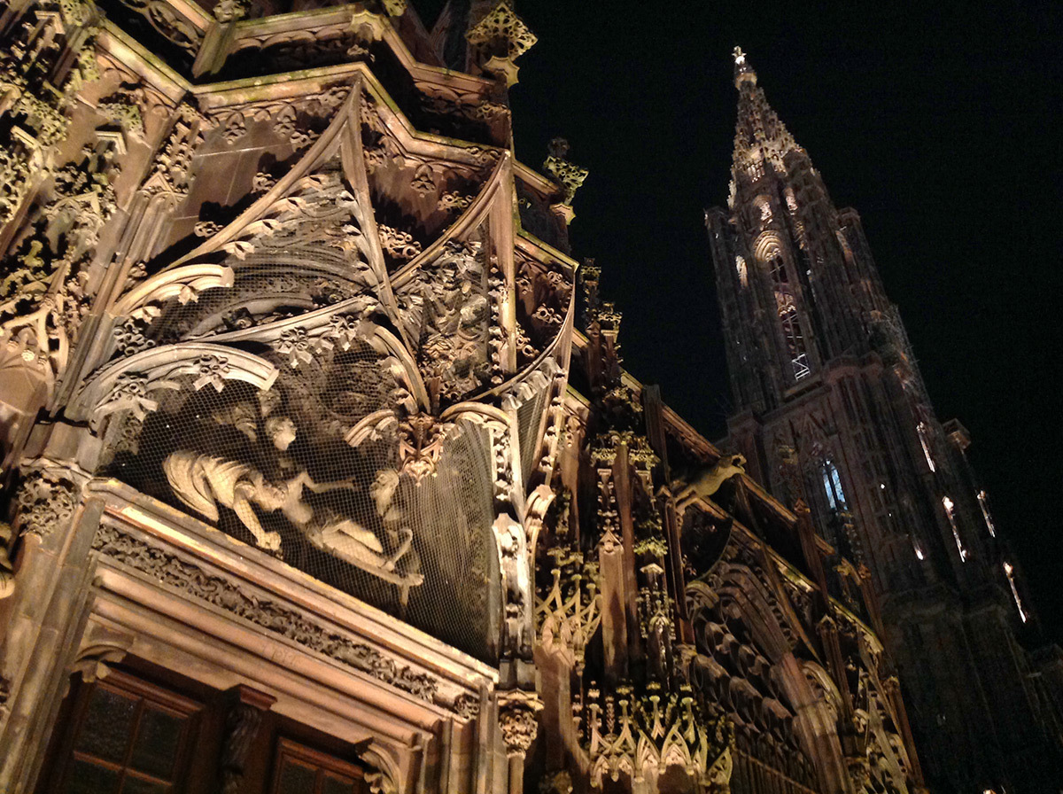 Portail Saint-Laurent au Nord - Cathédrale Notre-Dame, Strasbourg, France - mise en lumière pérenne - Conception lumière : L'Acte Lumière © Vincent Laganier