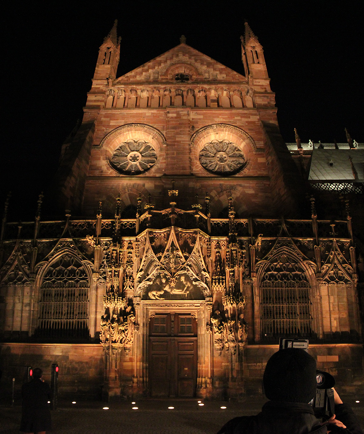 Portail Saint-Laurent au Nord - Cathédrale Notre-Dame, Strasbourg, France - mise en lumière pérenne - Conception lumière : L'Acte Lumière © Vincent Laganier