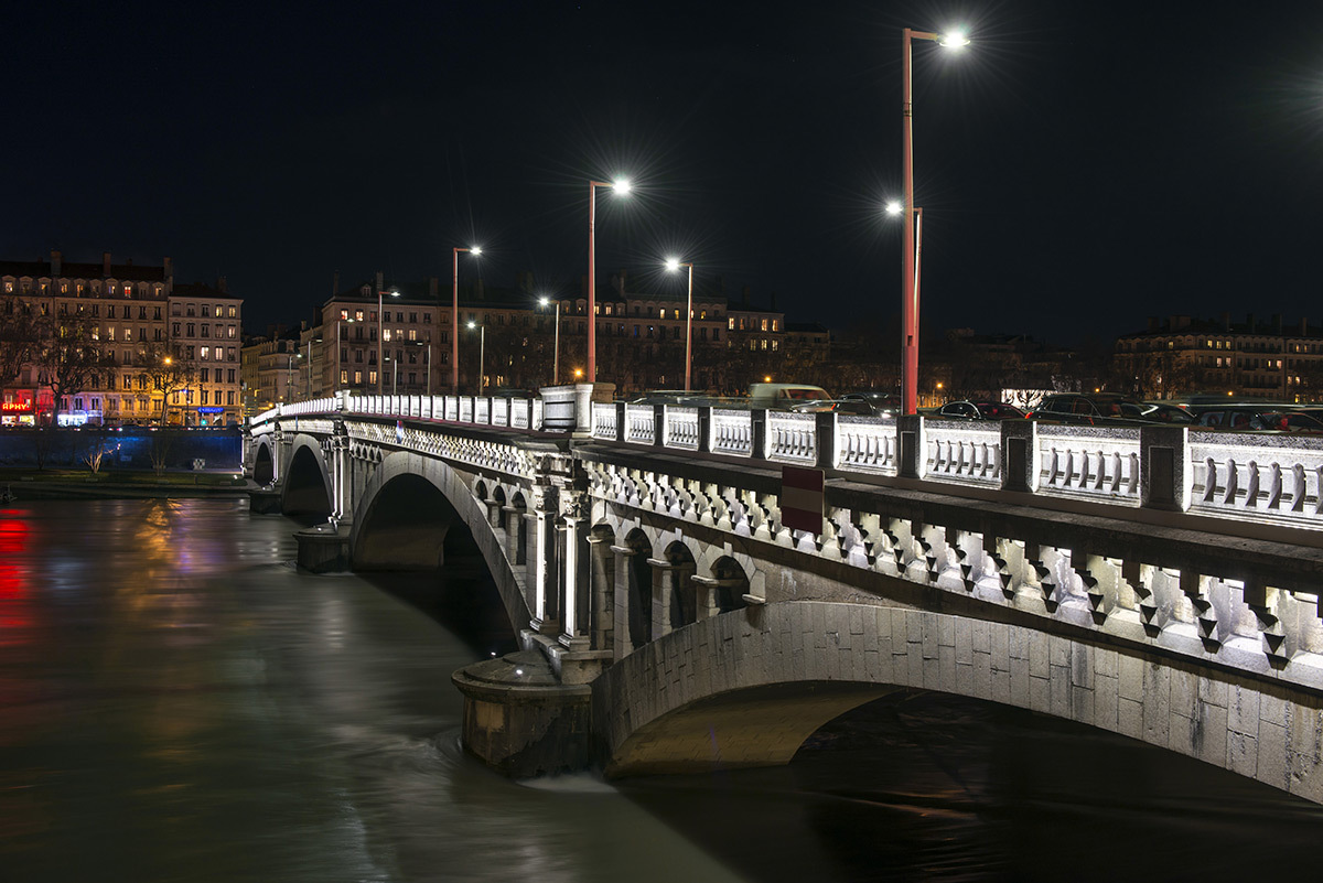 Pont Wilson, Lyon, France - Concepteur lumière : LEA - Prix ACE 2016 © Michel Djaoui