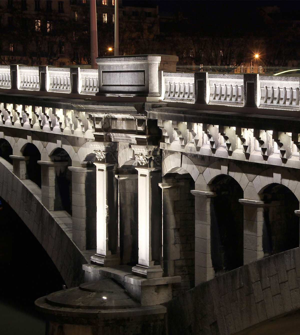 Pont Wilson, Lyon, France - Concepteur lumière : LEA - Prix ACE 2016 © Vincent Laganier