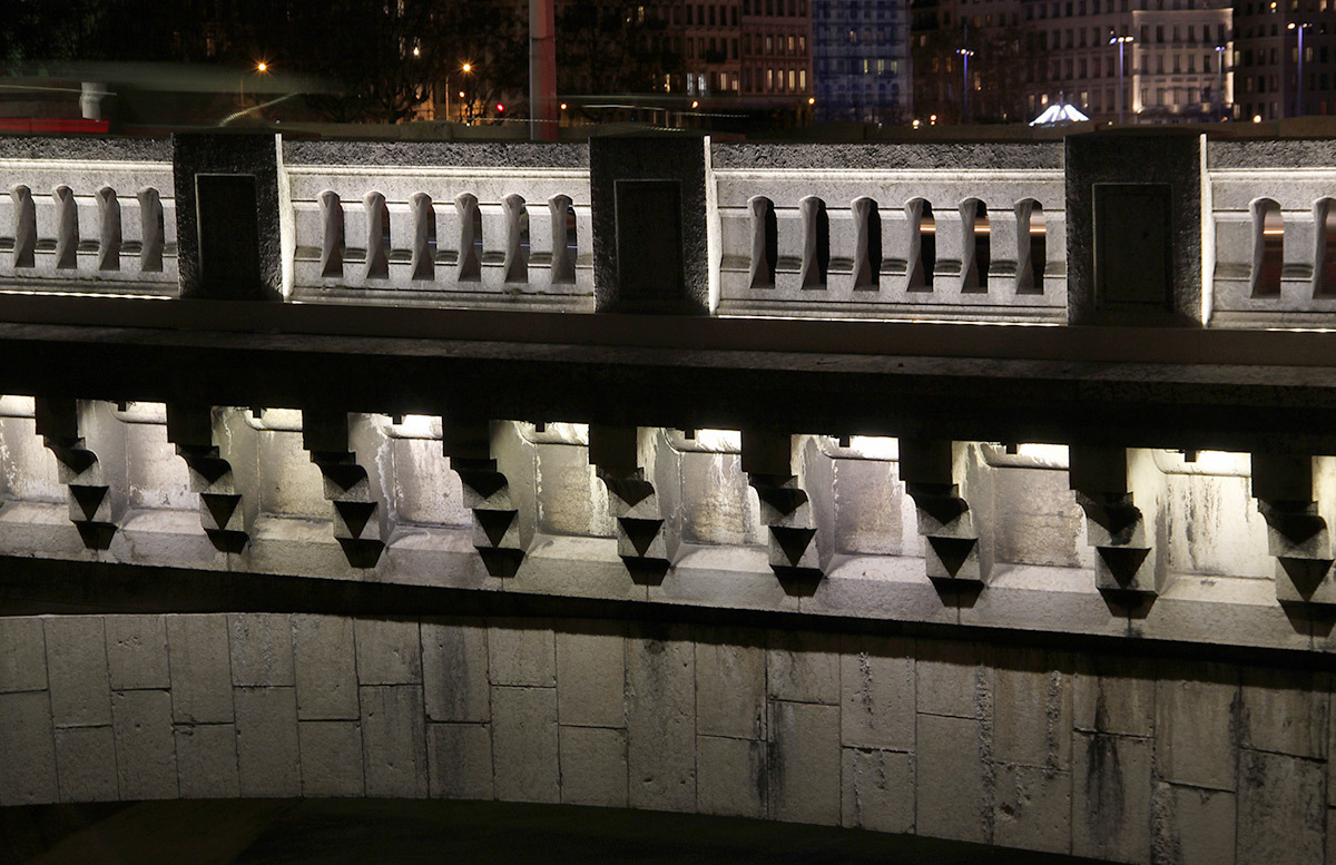Pont Wilson, Lyon, France - Concepteur lumière : LEA - Prix ACE 2016 © Vincent Laganier