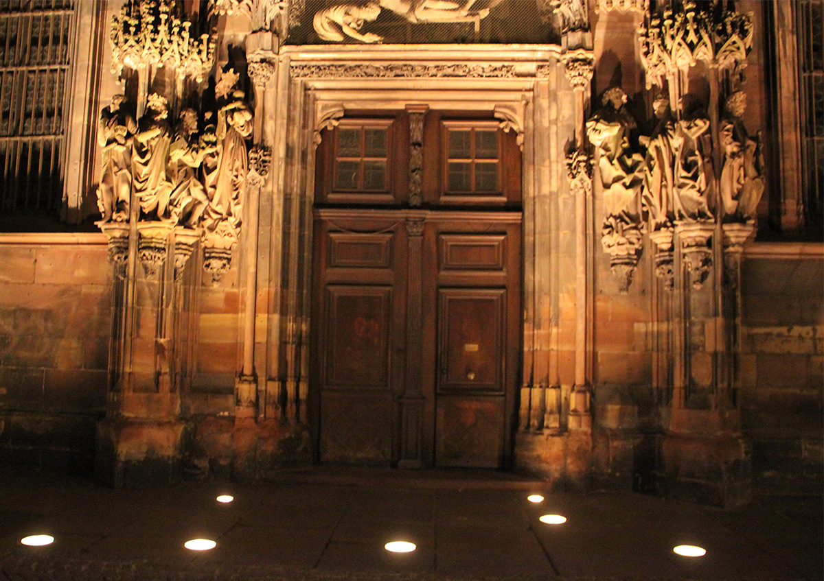 Cathédrale Notre-Dame, Strasbourg, France - détail de la mise en lumière pérenne - Conception lumière : L'Acte Lumière © Vincent Laganier