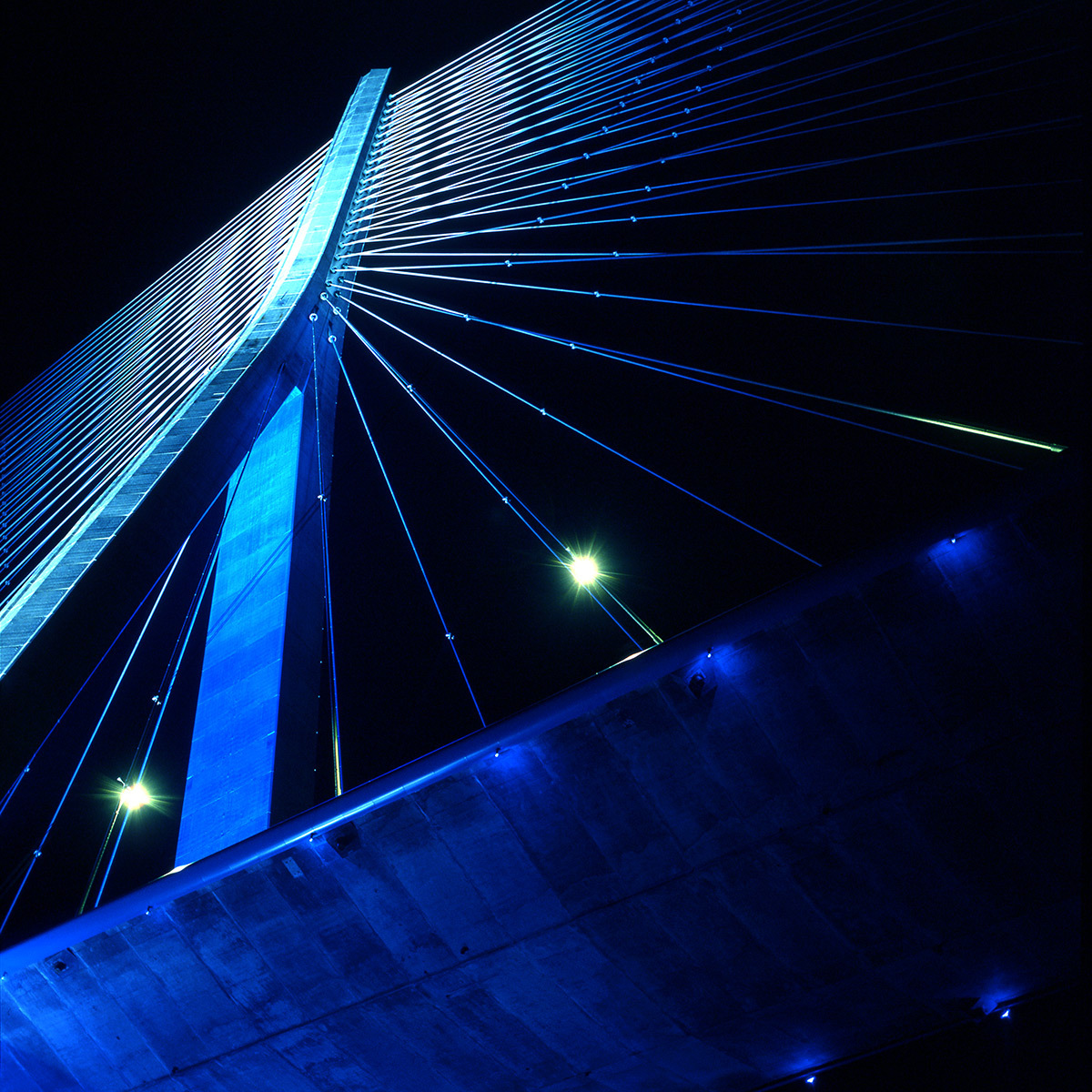 « Entre 2 » – Yann Kersalé, AIK – Pont de Normandie, Honfleur-Le Havre, France (1994)