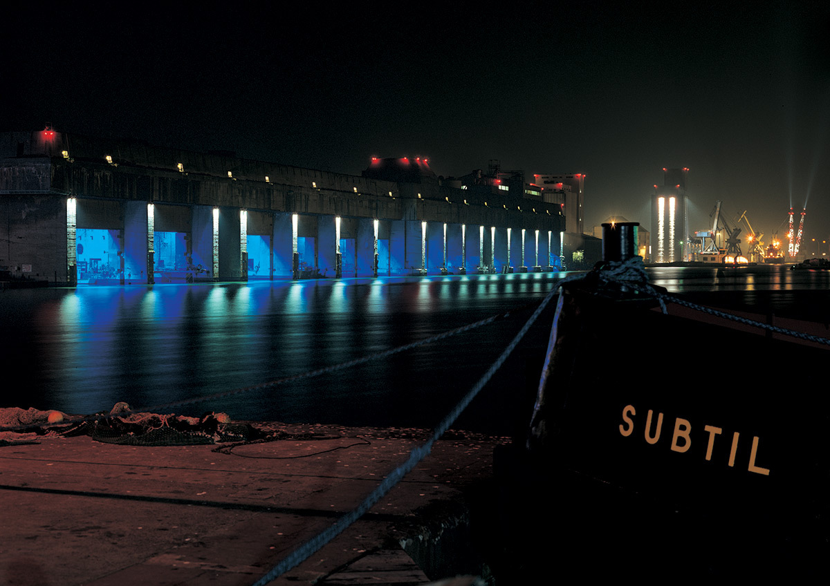 « Nuit des Docks » – Yann Kersalé, AIK – Base sous-marine, Saint-Nazaire, France (1991)