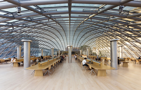 Joe and Rika Mansueto Library, Chicago, US - Architecte : Murphy-Jahn - Conception lumière : L-Plan, Michael F. Rohde © Rainer Viertlböck