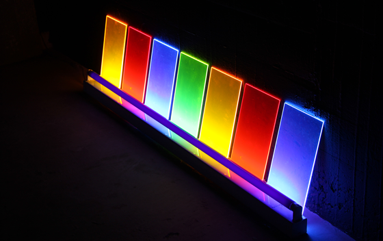 Seven Keys, 2005 - Eric Michel chez Le Corbusier - Tube fluorescent en lumière noire à ultraviolet