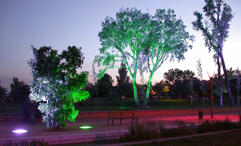 Parc de Gerland, Lyon - Paysagiste : Michel Corajoux - Concepteur lumière : LEA