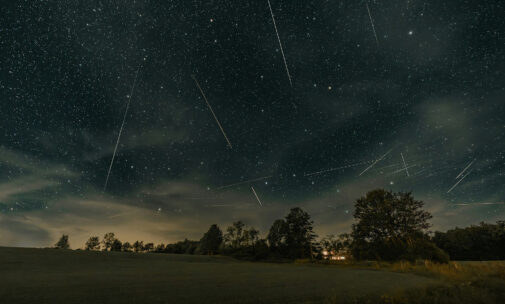 Perséides, pluie d'étoiles filantes, météorites dans ciel nocturne - Catskill Mountains, Shandaken, NY, USA - 14 août 2023 - Photo © Clay Bankssur, Unsplash