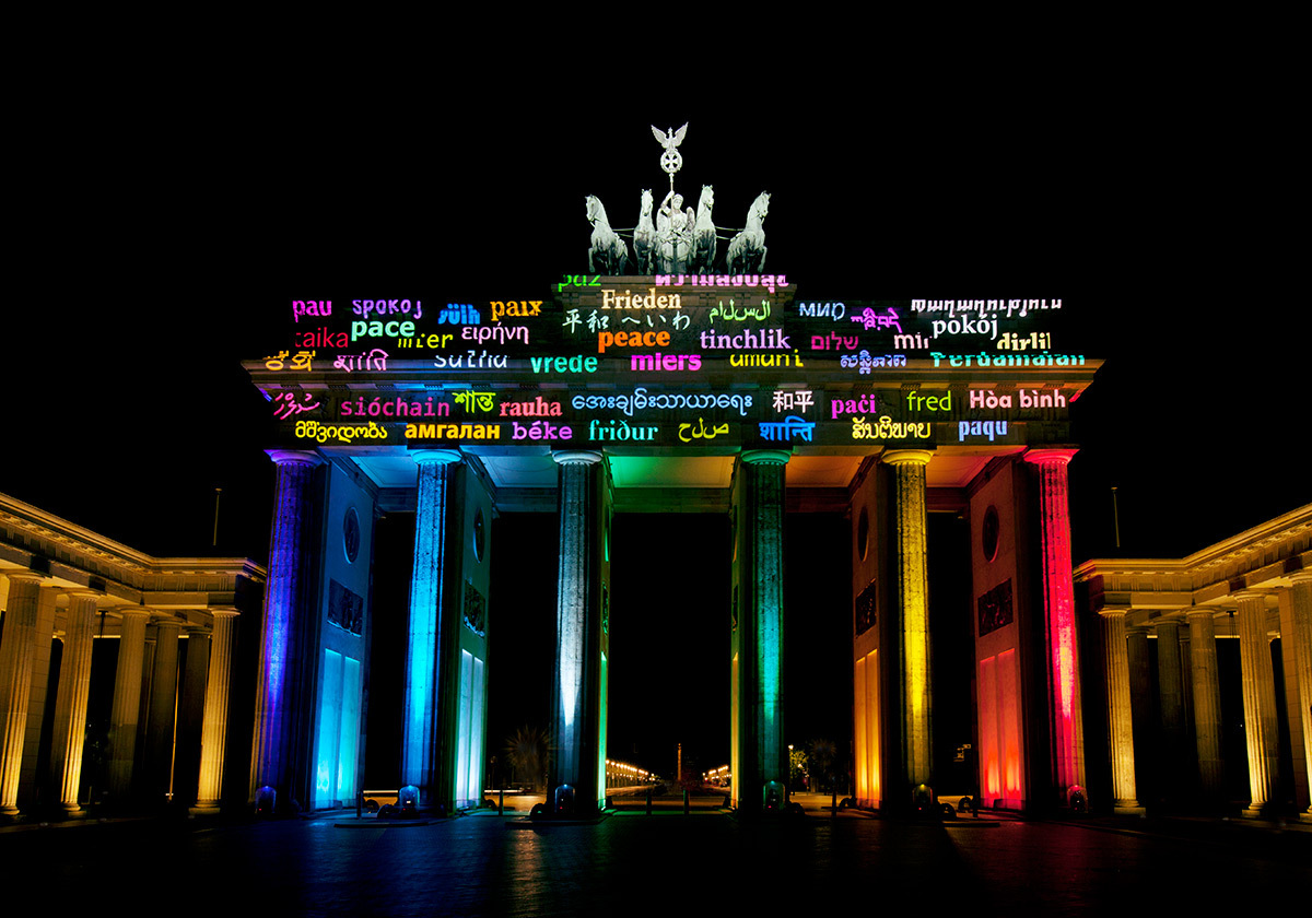 Light Message for Peace Brandenburg Gate, Berlin, Germany © Motoko Ishii Lighting Design