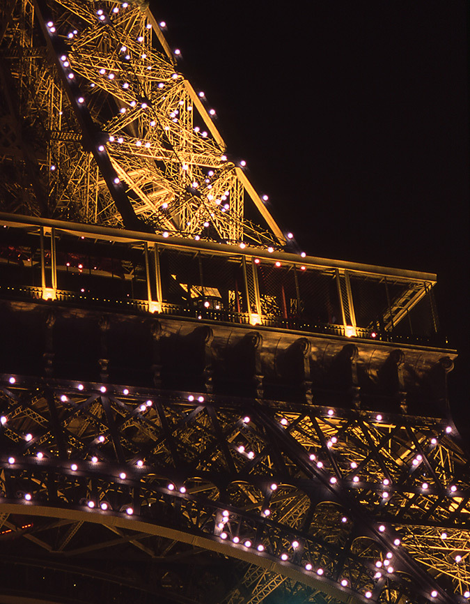 Tour Eiffel, Paris, France – Scintillement – Conception lumière : Pierre Bideau, SNTE – Photo : Vincent Laganier