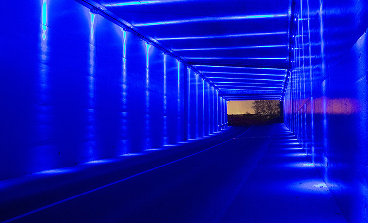 Passage chromatique, trémies Croix-Luizet, Villeurbanne, France - Concepteur lumière et photo : Sylvain Gadel, agence L'ITEC Lumière