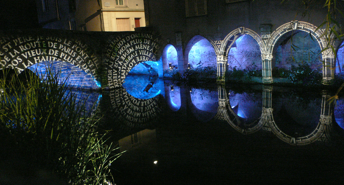 Parcours scénographique, Chartres en Lumières, pont des Minimes et lavoirs bordant l’Eure