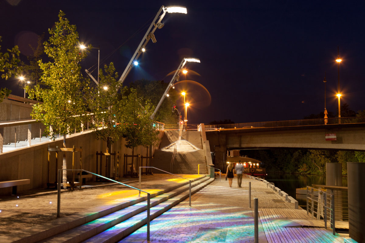 Mise en lumière de l'escale à passagers, port Victor, Paris