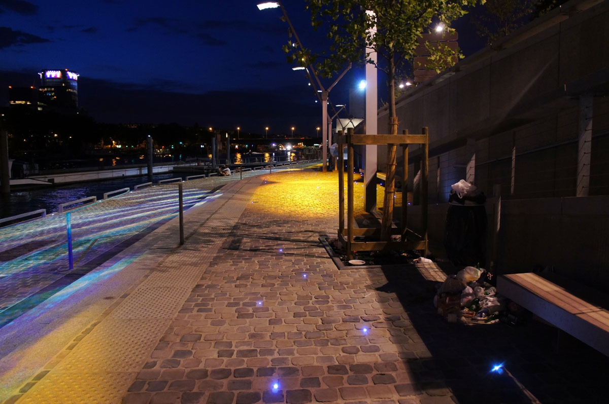 Mise en lumière de l'escale à passagers, port Victor, Paris