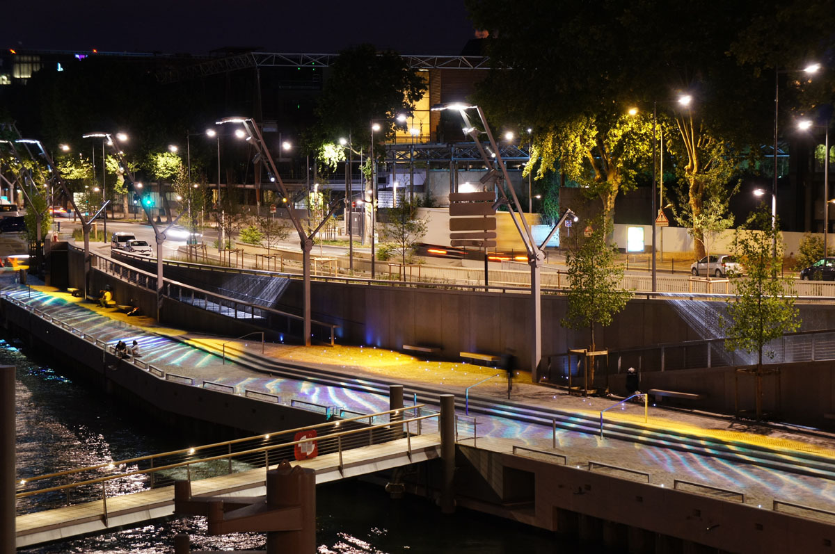 Mise en lumière de l'escale à passagers, port Victor, Paris